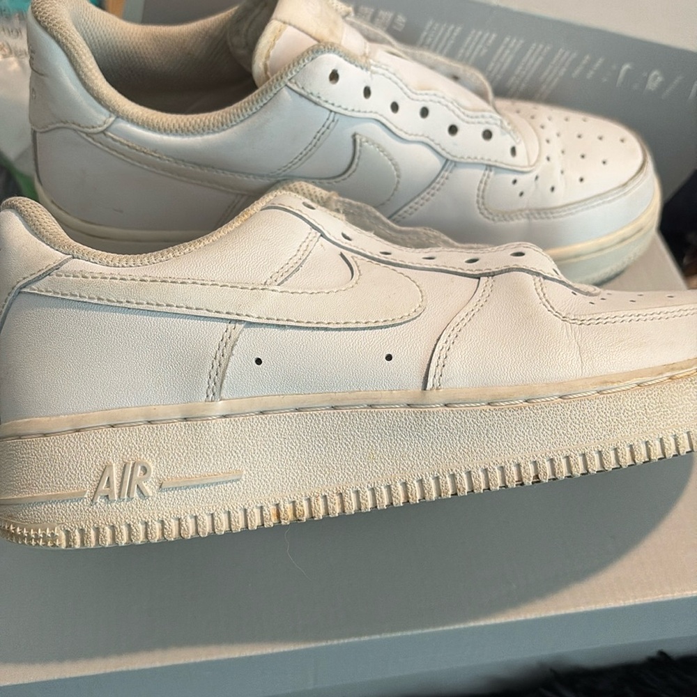 White Nike tennis shoes